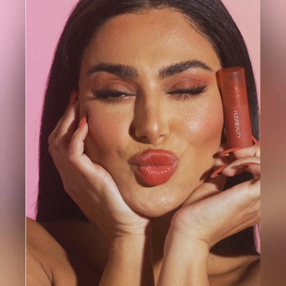 🦋🦋🦋 3/$25---HUDA Cheeky Tint Vegan Cream Blush Stick in Perky Peach -- BNIB - Picture 9 of 13